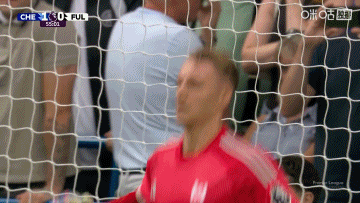 塞塞尼翁禁区内手球，主裁长时间回看后判罚点球，恩佐点射破门